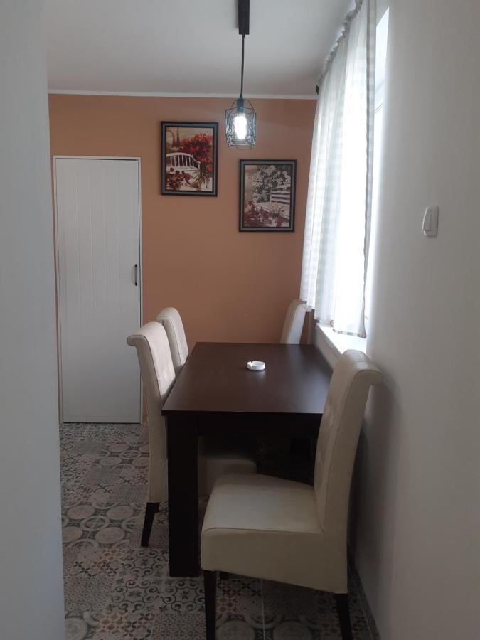 Apartman Jovana Sremska Mitrovica Esterno foto