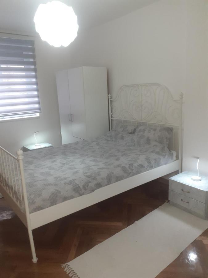 Apartman Jovana Sremska Mitrovica Esterno foto